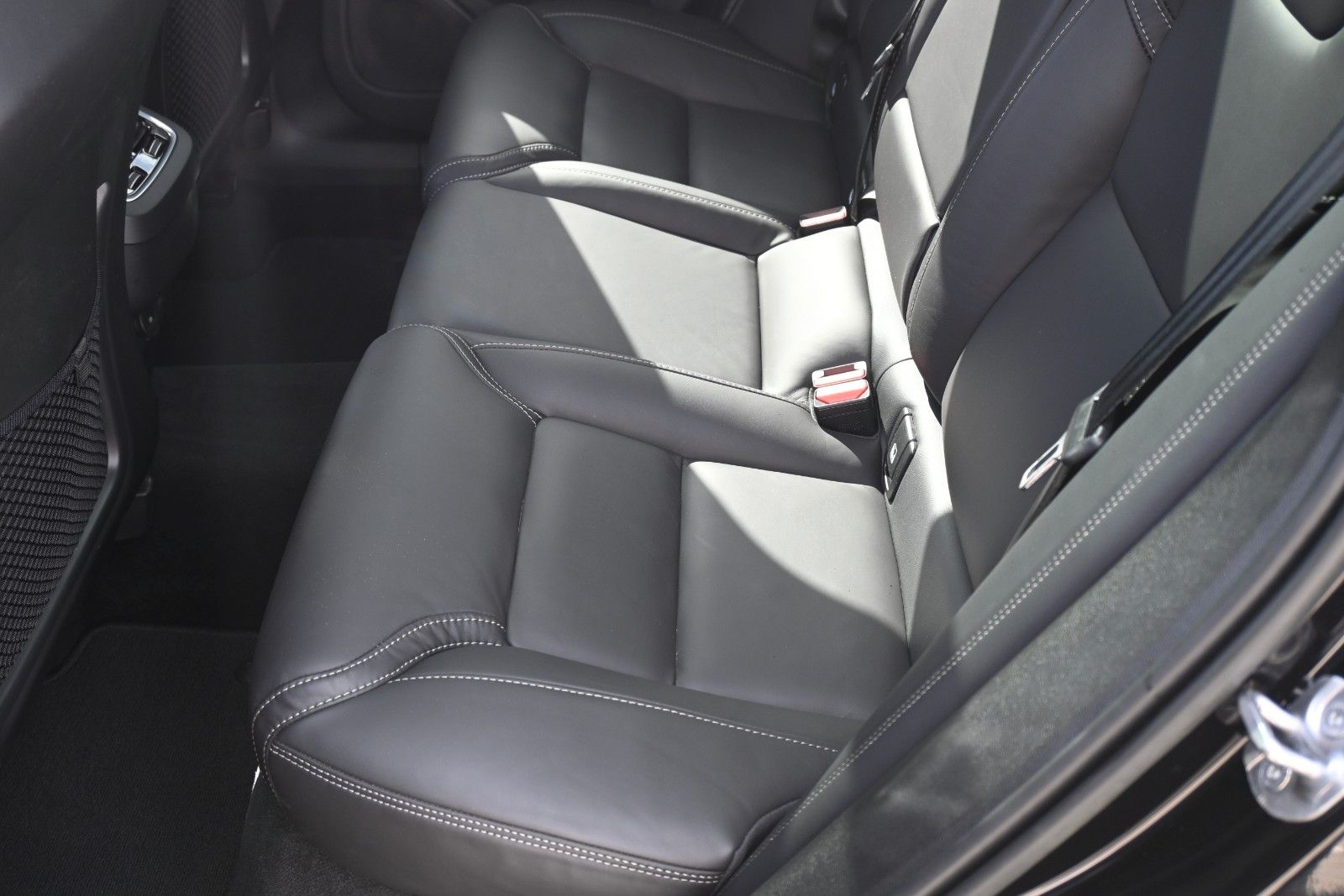 Fahrzeugabbildung Volvo XC60 B5 D AWD Ultimate Dark*STDHZG*360°LUFT*ACC