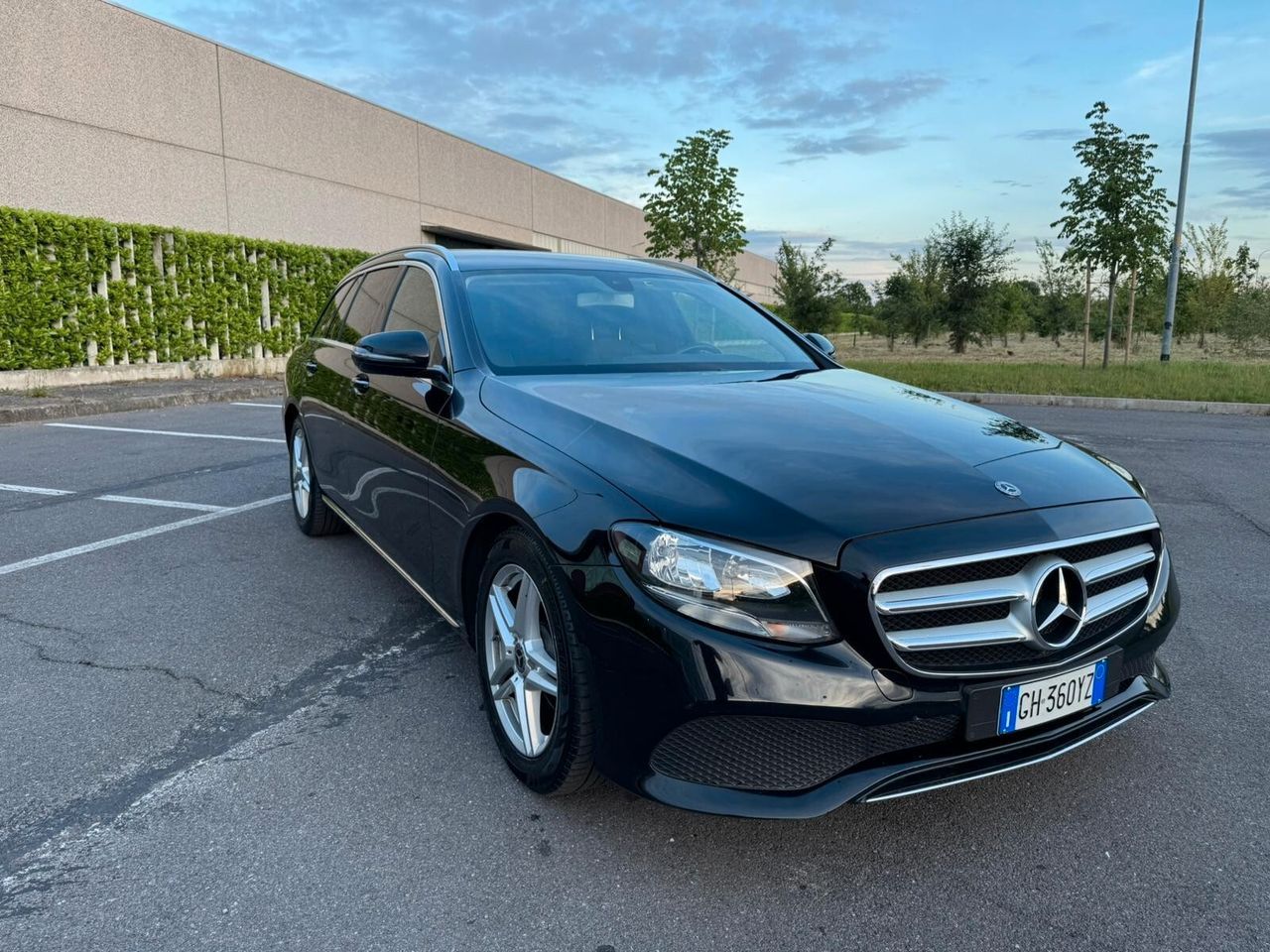 MERCEDES-BENZ E 220