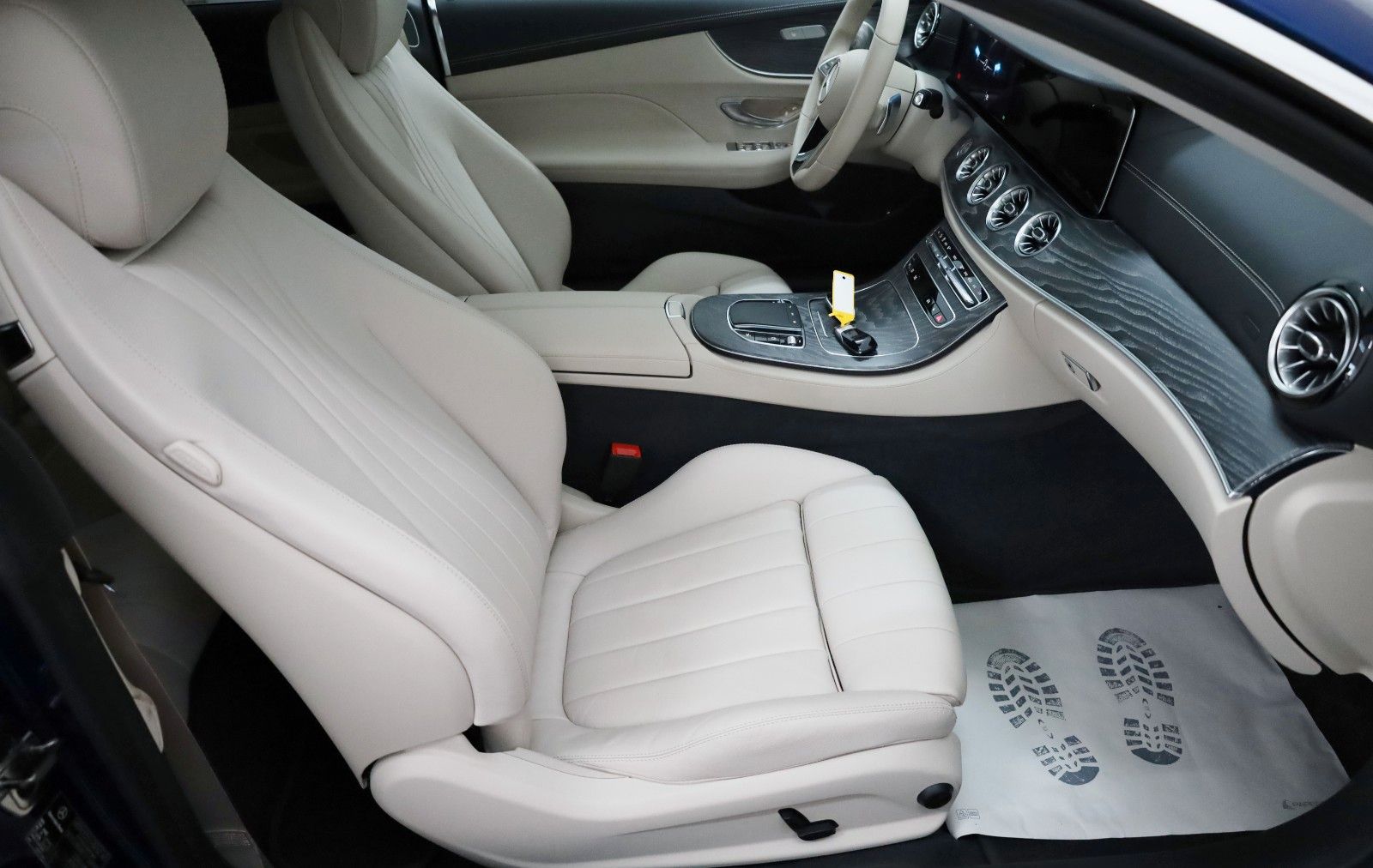 Fahrzeugabbildung Mercedes-Benz E 200 Coupe, Avantgarde, SH,Kamera,ACC,Panorama