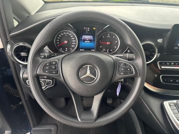 Mercedes V 220 - 11