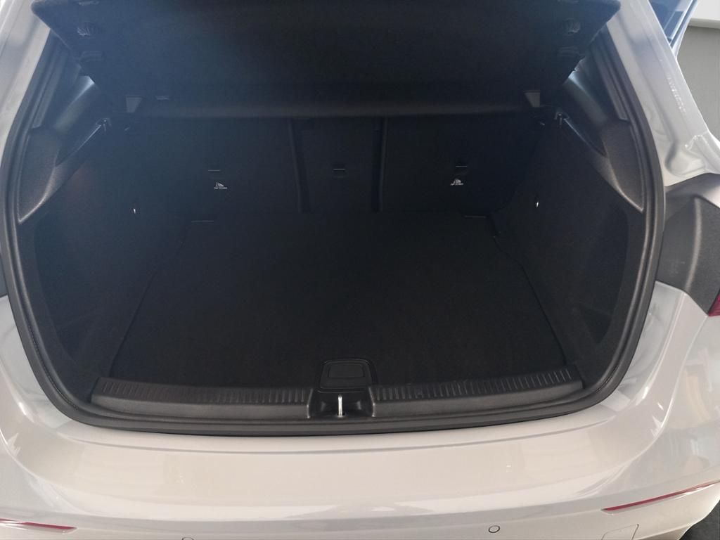 Fahrzeugabbildung Mercedes-Benz A 200 Kompaktlimousine AMG Line*Night Paket*LED