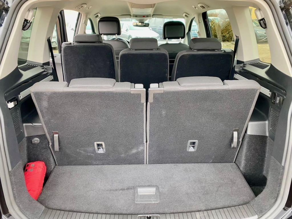 Fahrzeugabbildung Volkswagen Touran 1.5 TSI DSG 7-SITZER AAC AHK LED NAVI