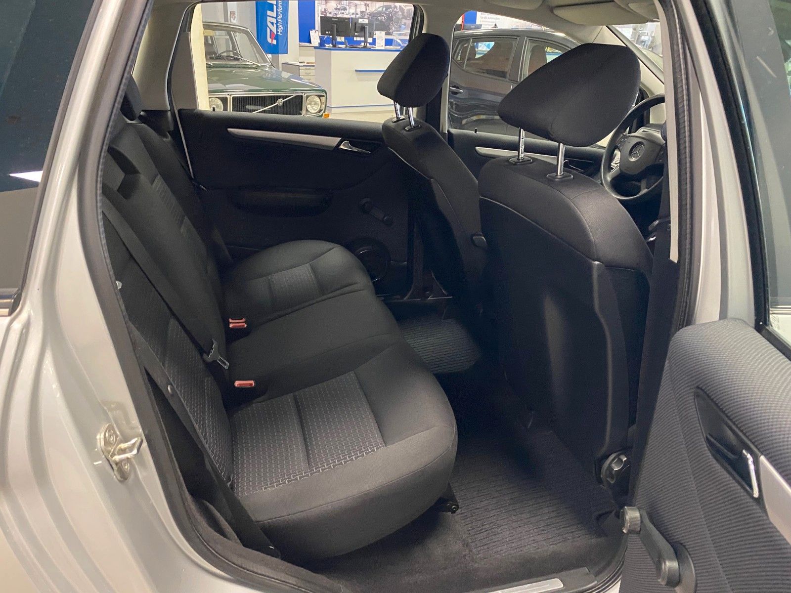 Fahrzeugabbildung Mercedes-Benz B 180 Autotronic+BLUETOOH FREISPRECHEINRICHTUNG