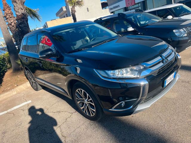 Mitsubishi Outlander 2.2 DI-D 4WD Intense