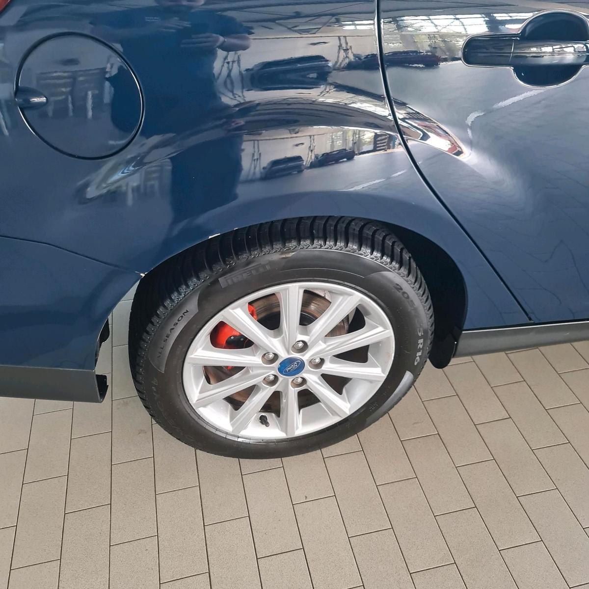 Ford Focus 2015 — rear view