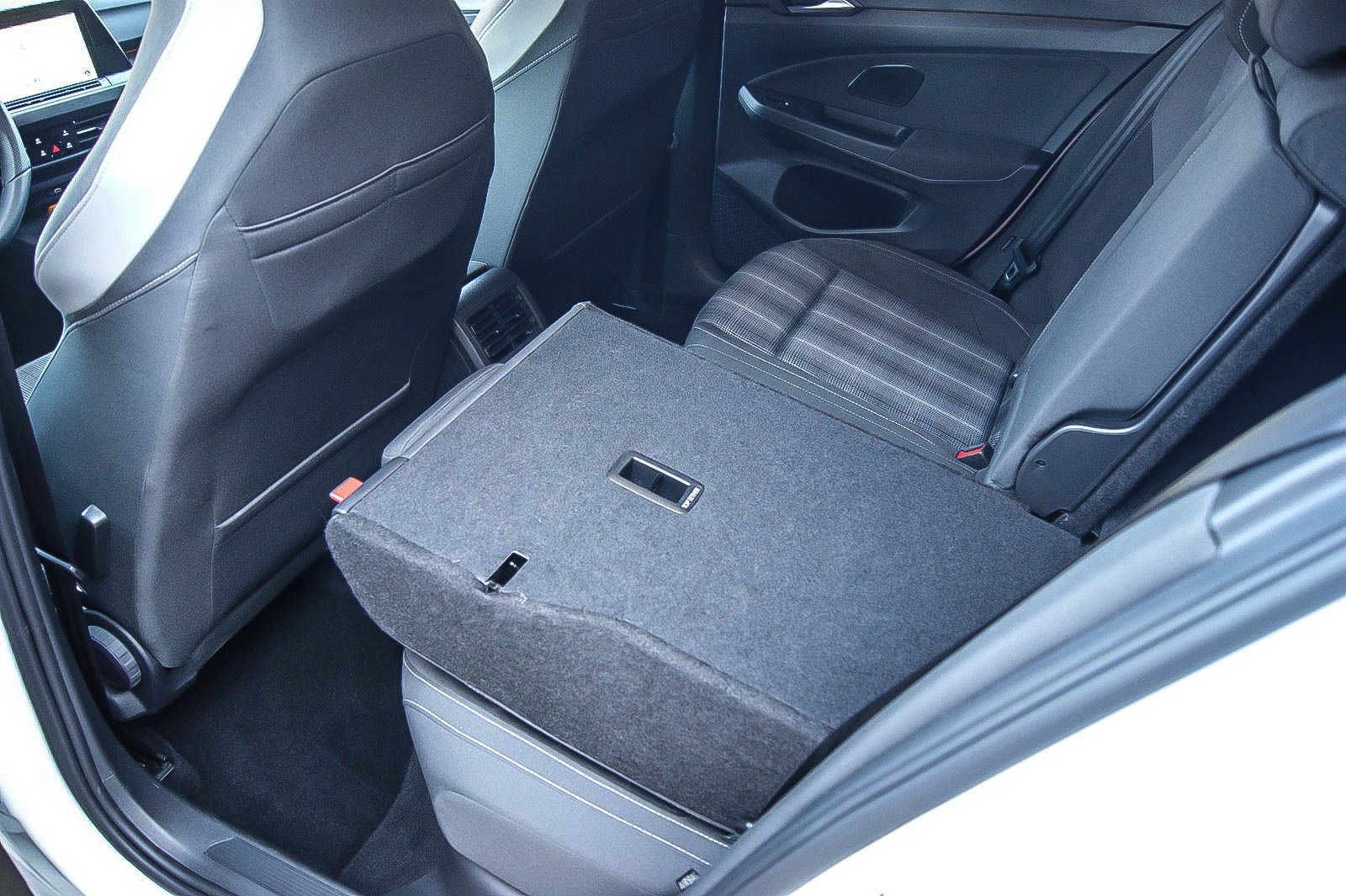 Fahrzeugabbildung Volkswagen Golf VIII GTD HARMAN-KARDON MATRIX STDHEZG ANHZV