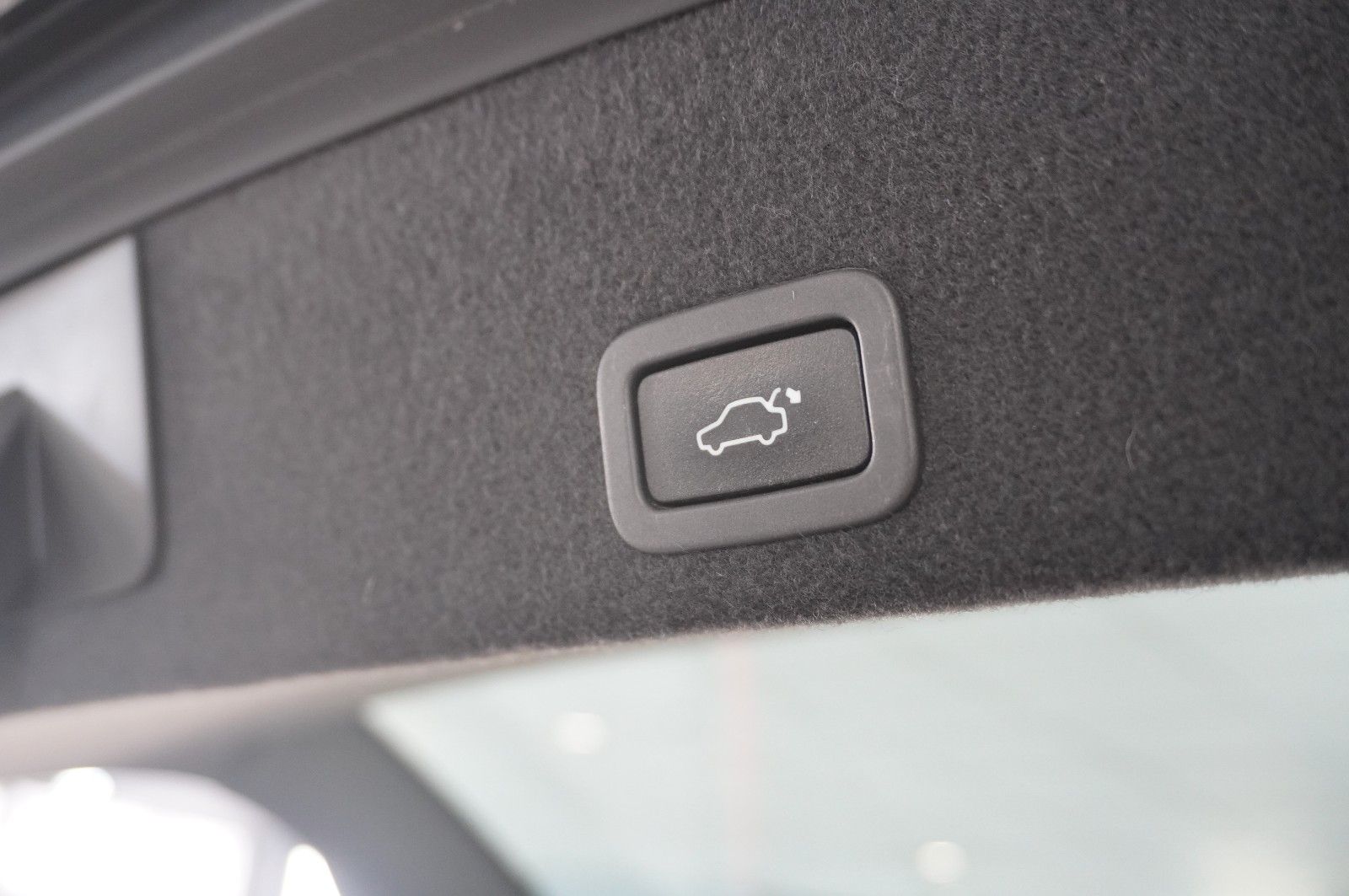 Fahrzeugabbildung Volvo XC 60 MOMENTUM 2WD NAVI/BI-XENON/SHZ/KAMERA/TEMP