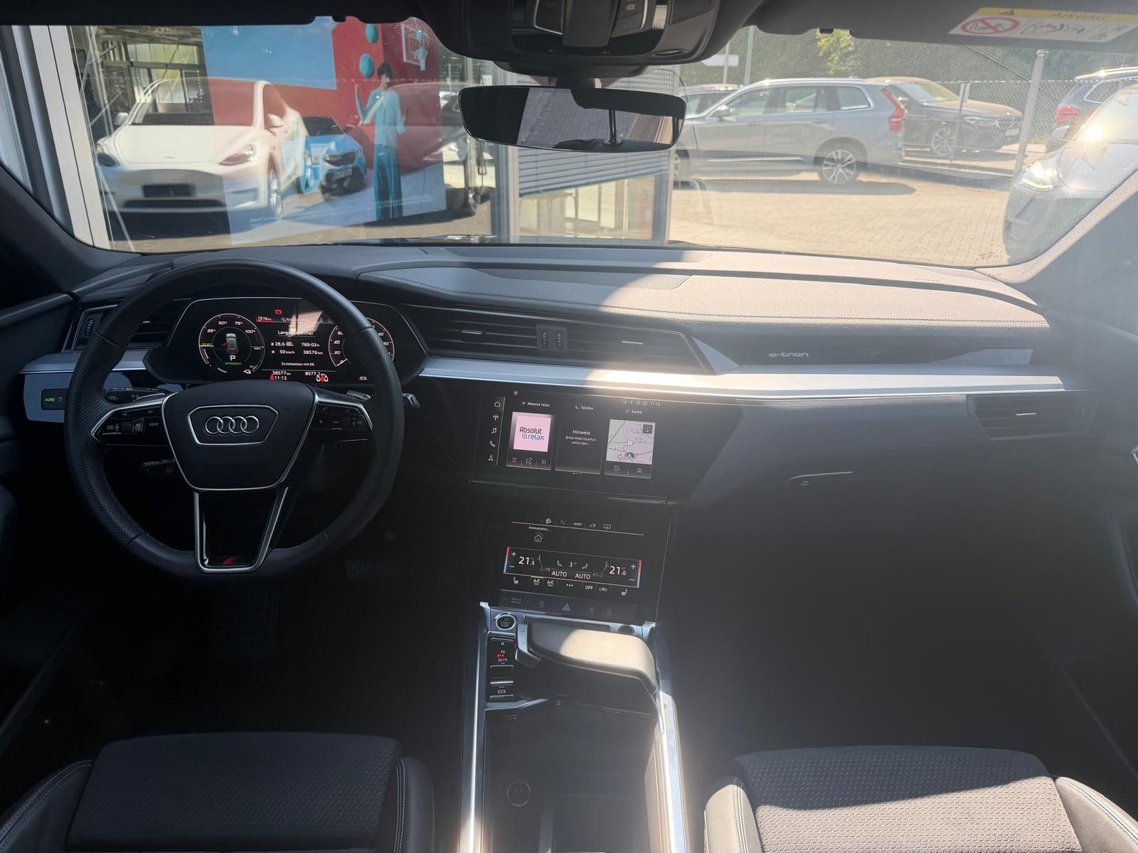Fahrzeugabbildung Audi e-tron 55 QUATT 2X S LINE LUFT+LED+SHZ+NAVI+AHK+