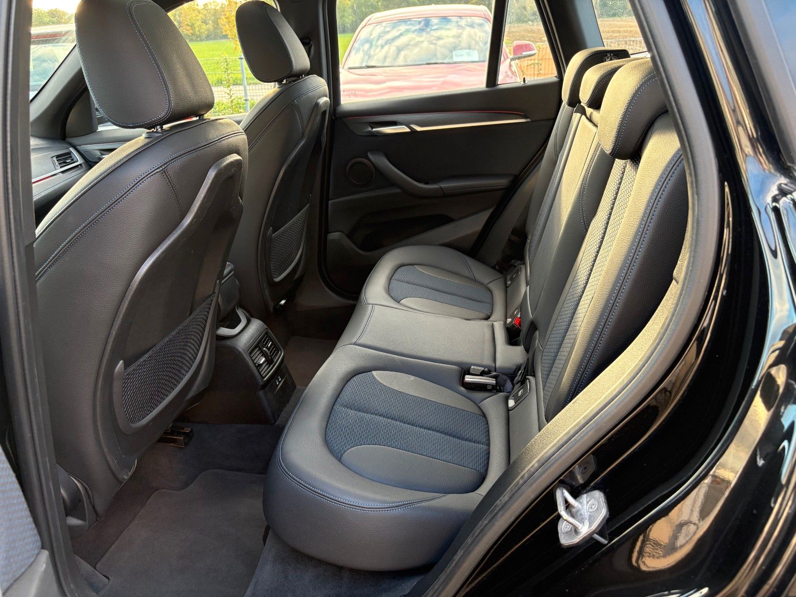 Fahrzeugabbildung BMW X1 sDrive18d Aut. M SPORTPAKET Navi LED Pano HUD