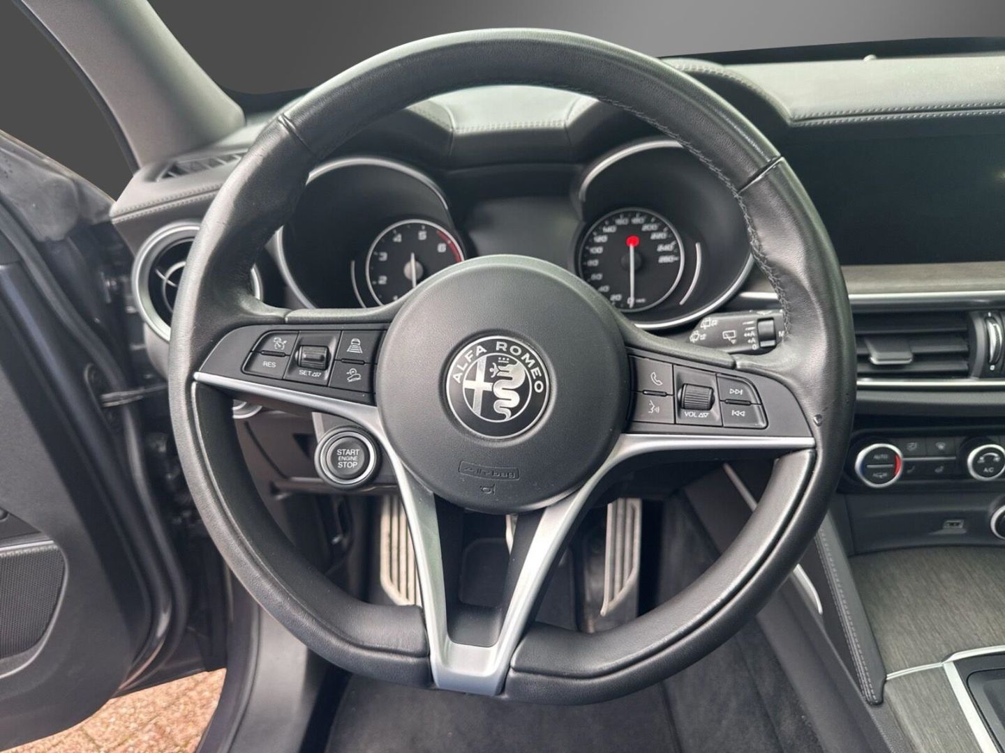 Fahrzeugabbildung Alfa Romeo Stelvio Super Q4 -Panoramadach-Xenon-AHK-