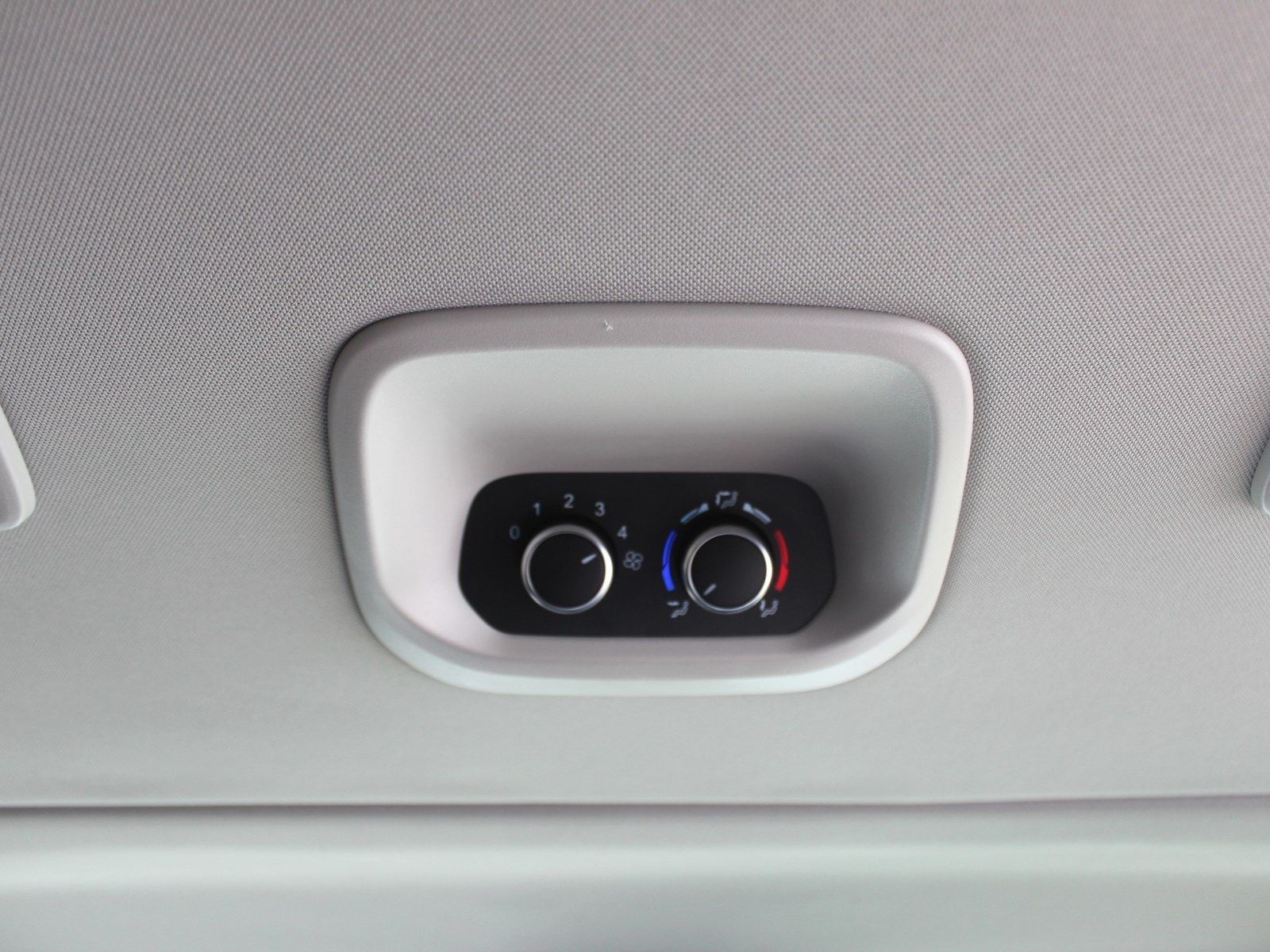 Fahrzeugabbildung Ford Tourneo Custom 320 L2 Tourneo Trend FWD