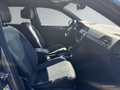VW Tiguan Allspace 2.0 TSI R-Line 4M 7-Si Pan Black VW Tiguan Allspace 2.0 TSI R-Line 4M 7-Si Pan Black