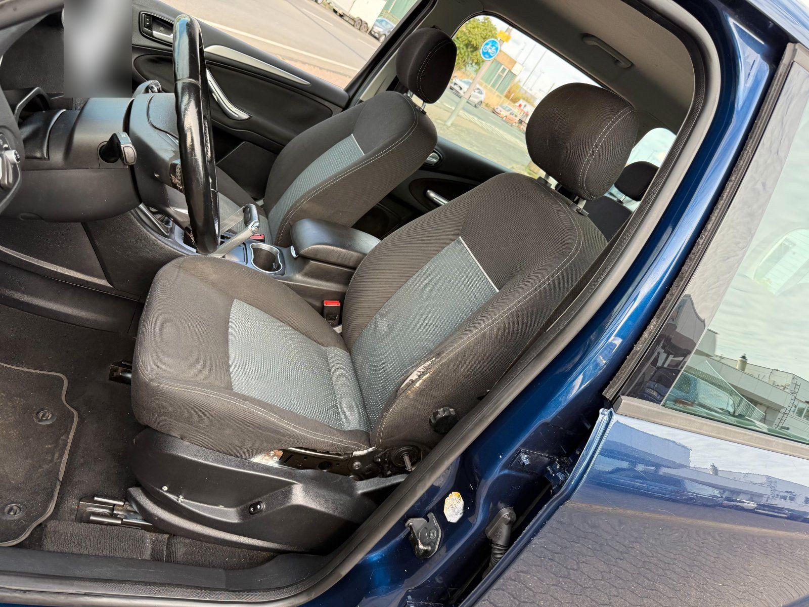 Ford Galaxy 2012 — photo 10