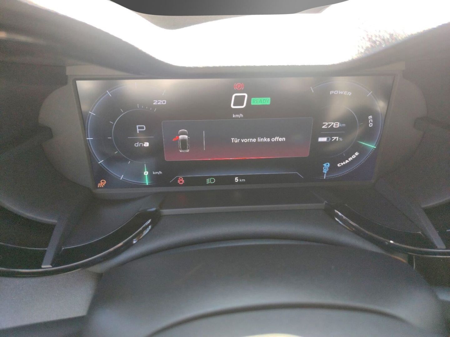 Fahrzeugabbildung Alfa Romeo Junior Elettrica SPECIALE 115kW - Technologie