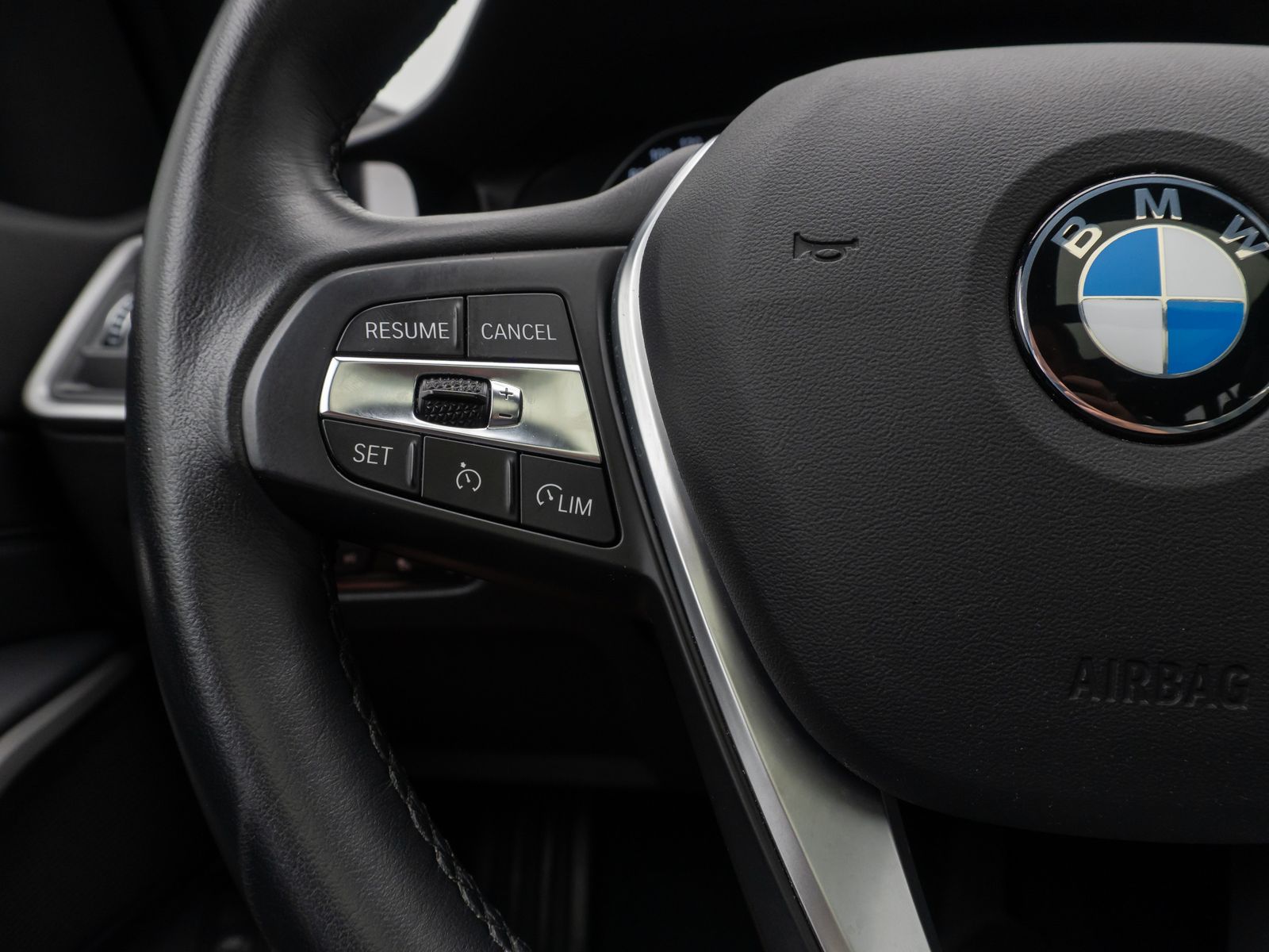 Fahrzeugabbildung BMW 320d xD Panorama PDC DAB Sport Geschwindigkeitsr