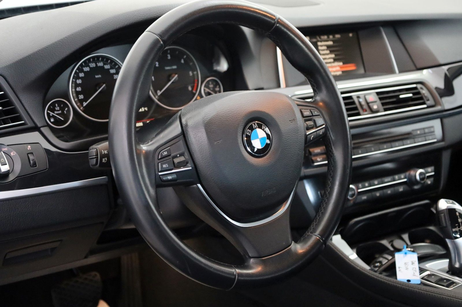 Fahrzeugabbildung BMW 525 d xDrive Touring,Navi,SH,Harman-Kardon,SR+WR
