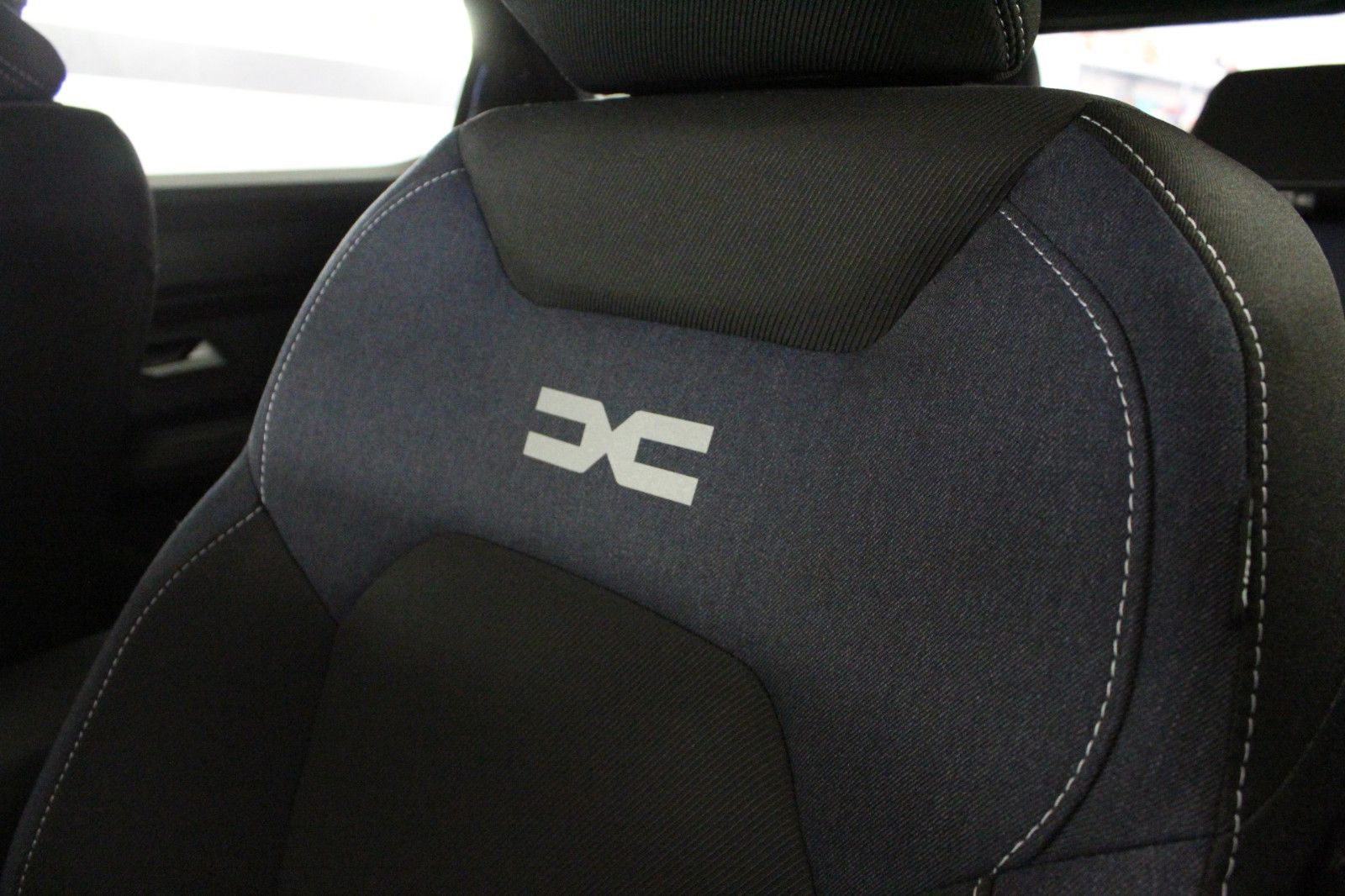 Fahrzeugabbildung Dacia Duster mild hybrid 140 Expression*Winterp.*MY 26