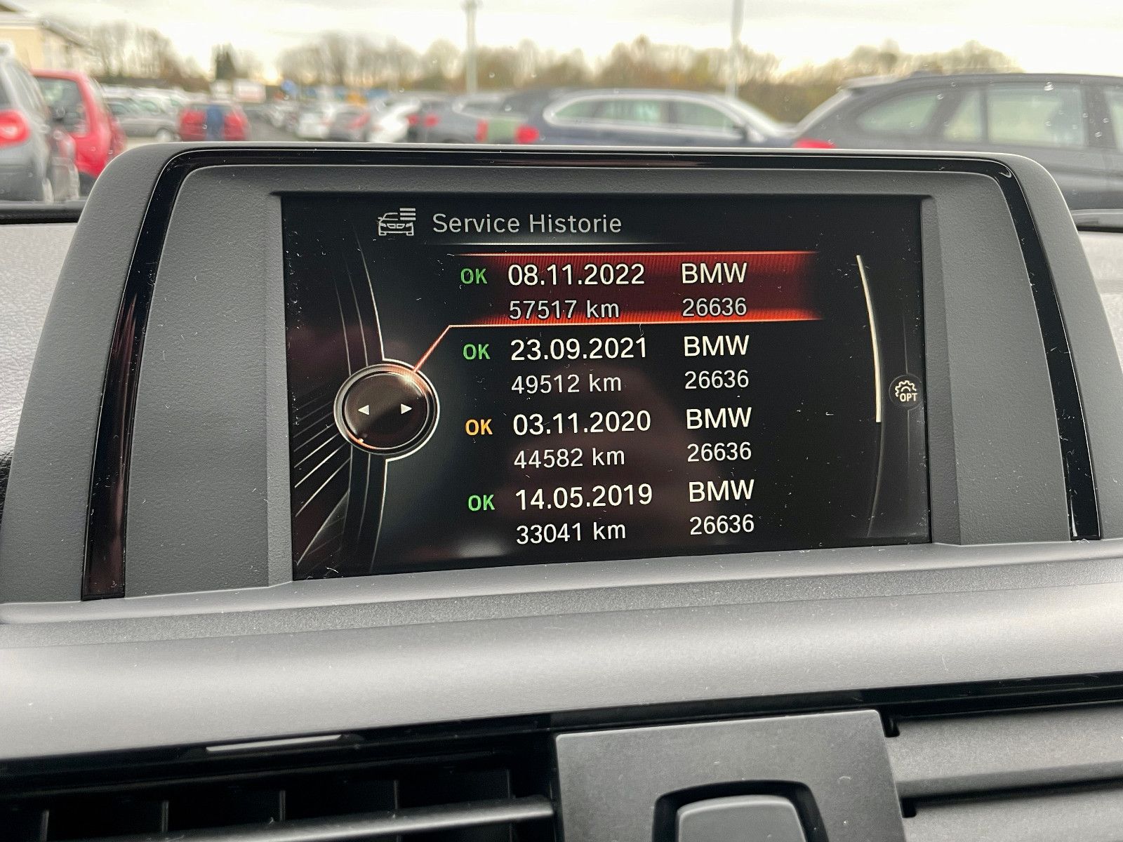 Fahrzeugabbildung BMW 116i 5-Türer Aut. Klima SHZ PDC SCHECKHEFT SPORT