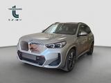 BMW iX1 eDrive20 M Sportpaket AHK Adaptives Fahrwerk - mit Elektro-Antrieb: Geländewagen, Adaptives Fahrwerk