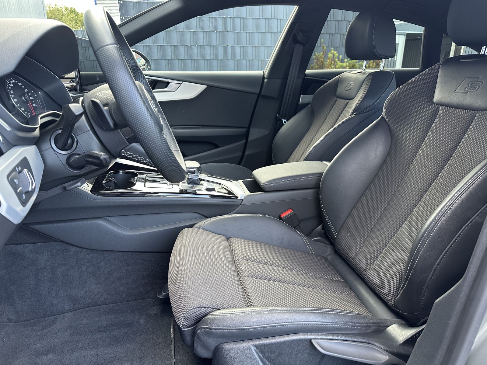 Fahrzeugabbildung Audi A5 SpB 40 TDI Qu S-Line NAV+LED+AHK+20ZO+1HD+SHZ