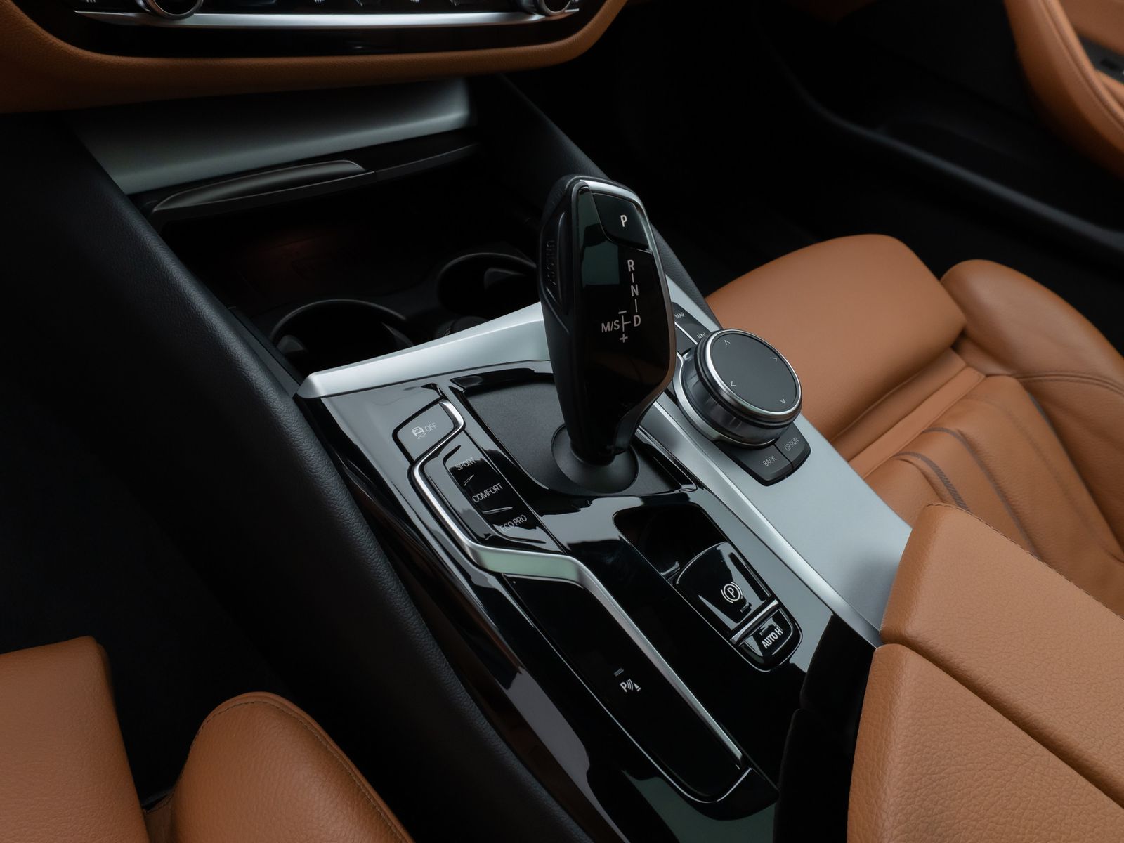 Fahrzeugabbildung BMW 520d Panoram Kamera DAB HiFi 4xKlima Leder Sport
