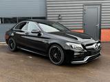 Mercedes-Benz C 63 AMG Mercedes-AMG C 63 Mercedes-AMG - Mercedes-Benz C 63 AMG mit Benzin-Antrieb: Limousine
