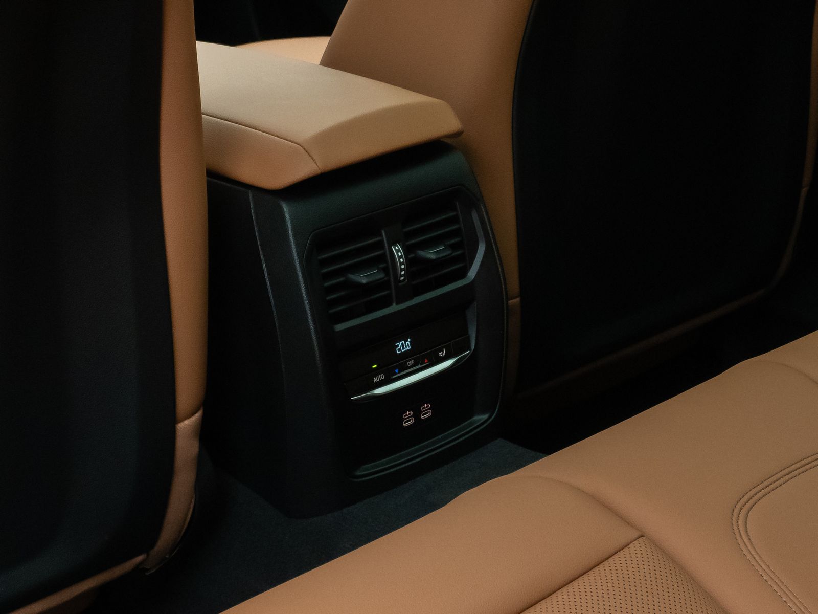 Fahrzeugabbildung BMW 330e M Sport Panorama 360°HUD HiFi AHK Komfort