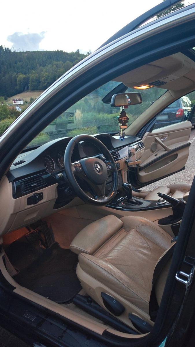 BMW 330 2006 — interior