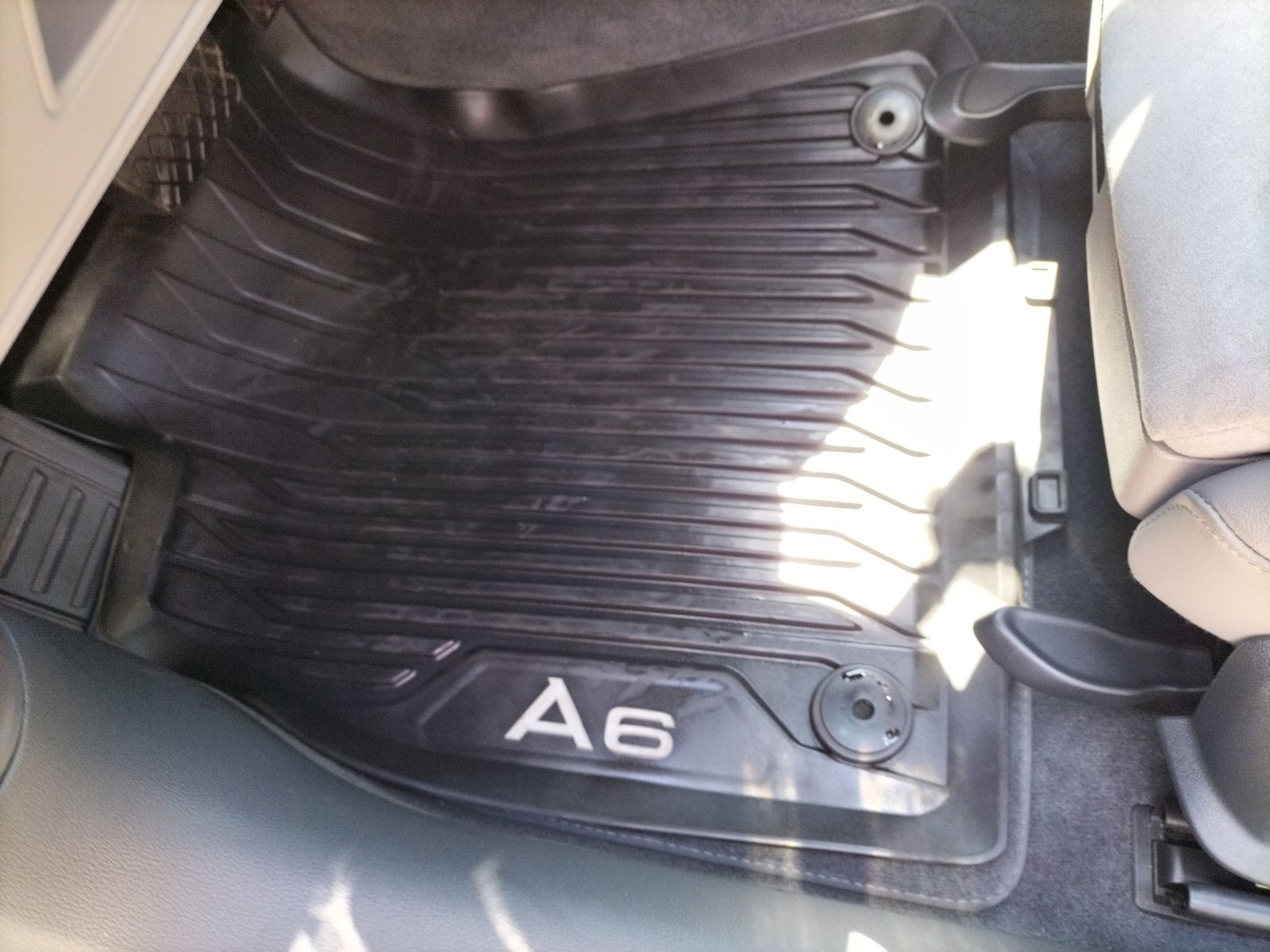 Fahrzeugabbildung Audi A6 Avant 45 TDI design quattro LED Navi ACC