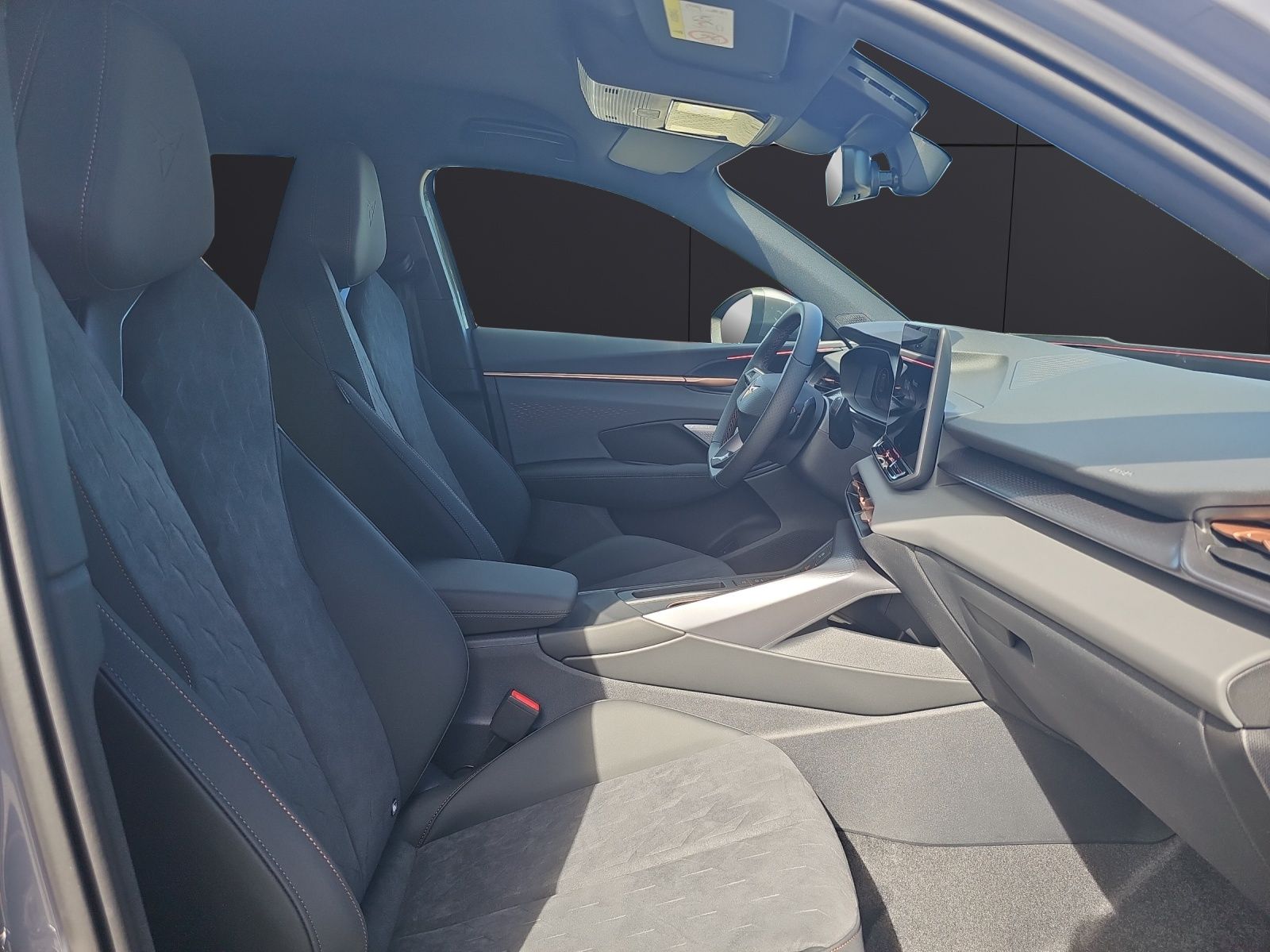 Fahrzeugabbildung CUPRA Terramar 1.5 eTSI DSG ACC LED NAVI