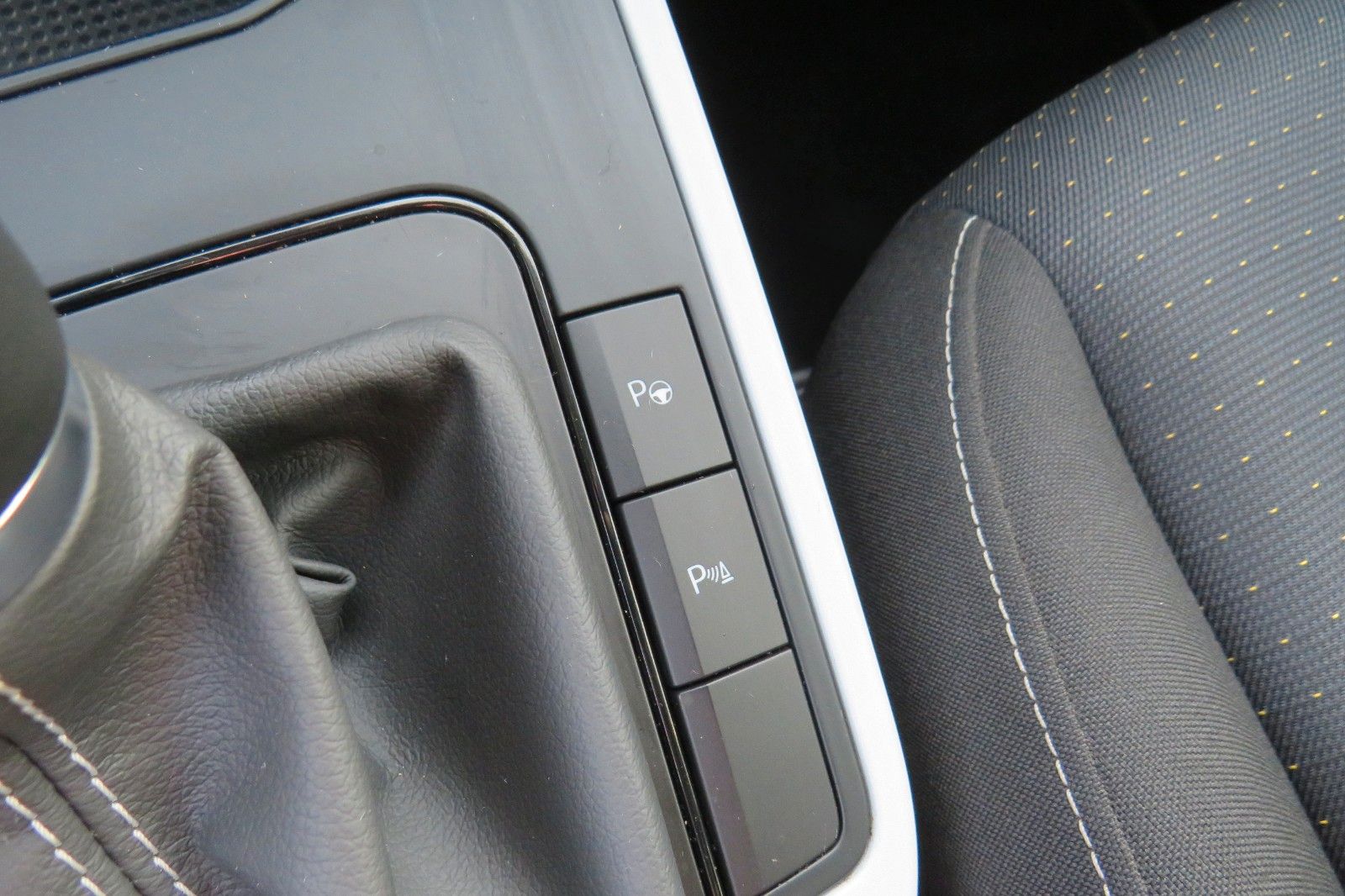 Fahrzeugabbildung SEAT Arona Style DSG GRA KAMERA SITZH. PDC APP-CON 1H