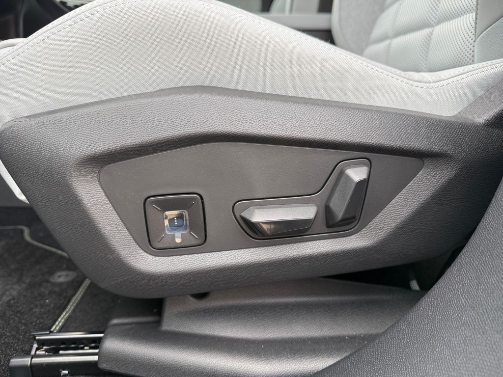 Fahrzeugabbildung Citroën C5 Aircross Hybrid 145 TEAM D mit Winter Paket