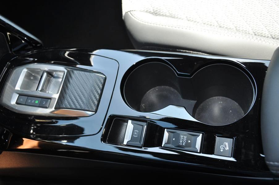 Peugeot 2008 Hybrid 145 Allure *LED*
