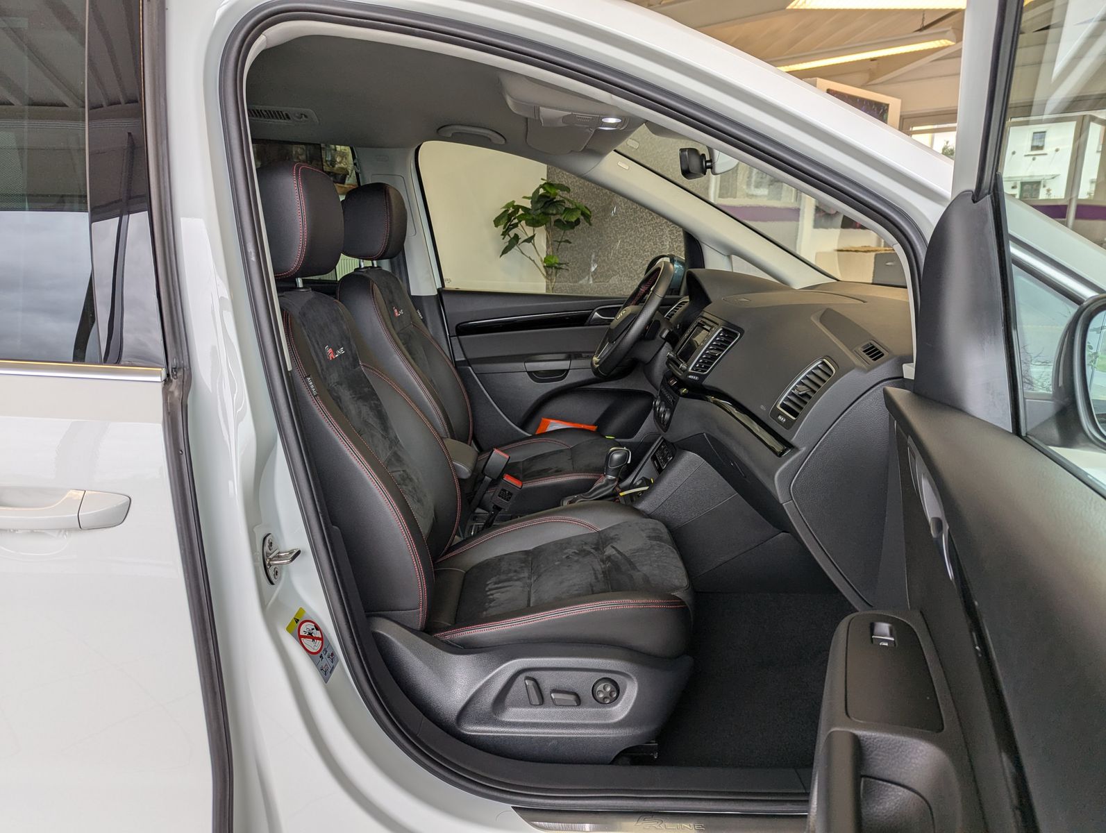 Fahrzeugabbildung SEAT Alhambra 1.4 TSI FR 7-Sitze ACC Bi-Xen Cam AHK