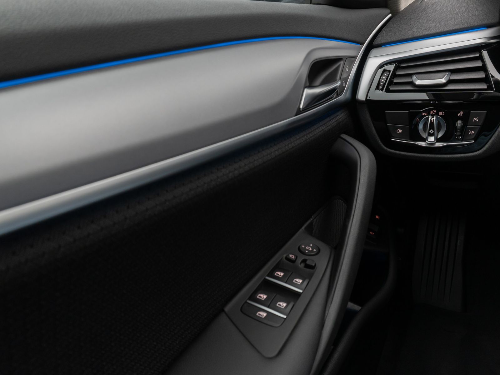 Fahrzeugabbildung BMW 520e  Laser 360° HUD DAB H/K ACC Alarm Komfort