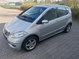 Mercedes-Benz Mercedes A class w169 - Mercedes-Benz A-Class mit Benzin-Antrieb: W169
