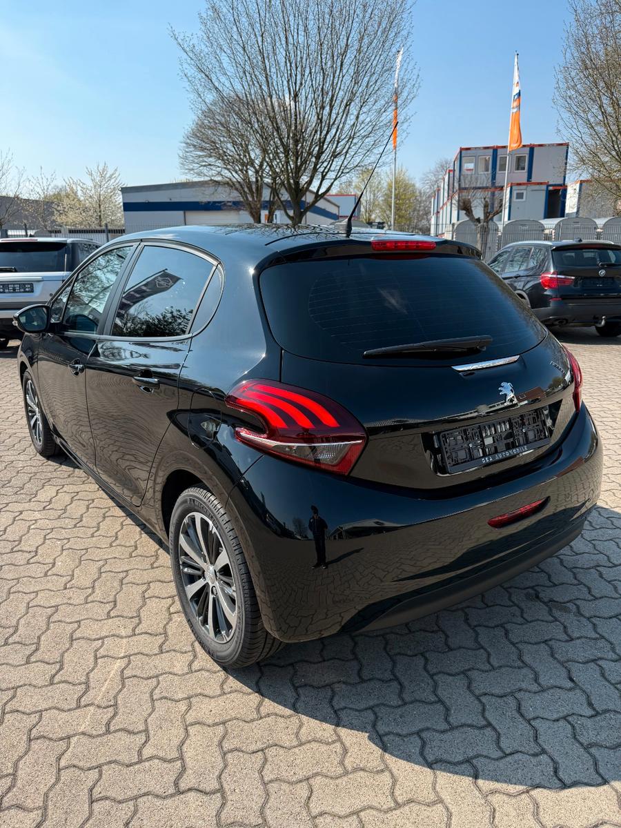 Peugeot 208 Active LED/CAM/PDC/Pano/Navi/Carplay