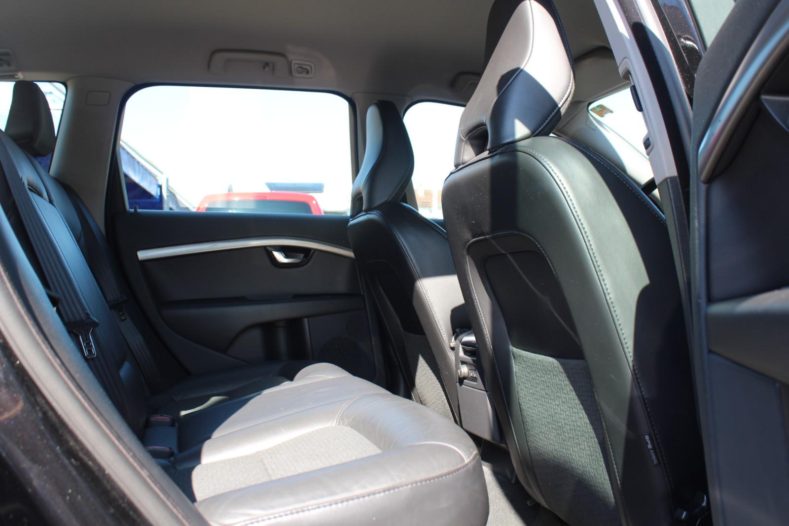 Volvo V70 2013 — photo 12