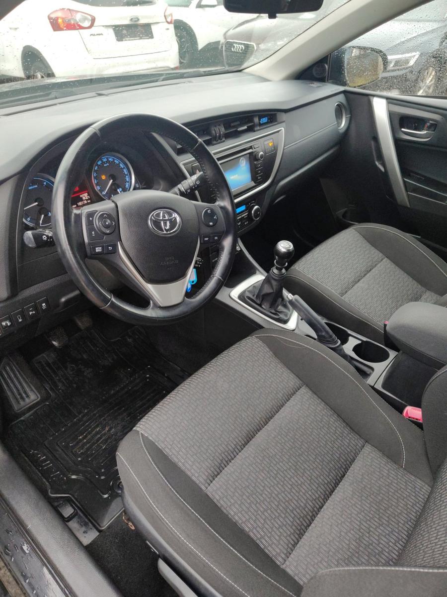 Toyota Auris 2015 — photo 11