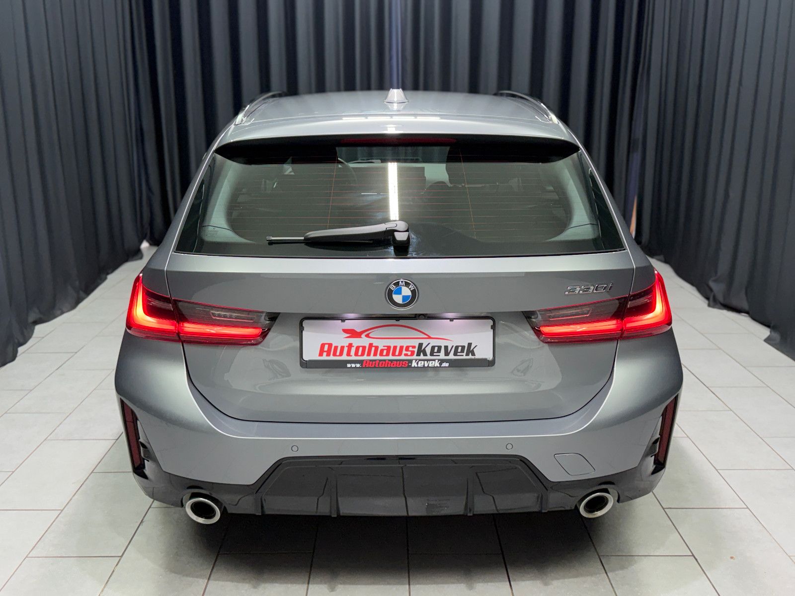 Fahrzeugabbildung BMW 330i Touring M Sport|HIFI|WIDESCREEN|KAMERA|NAV