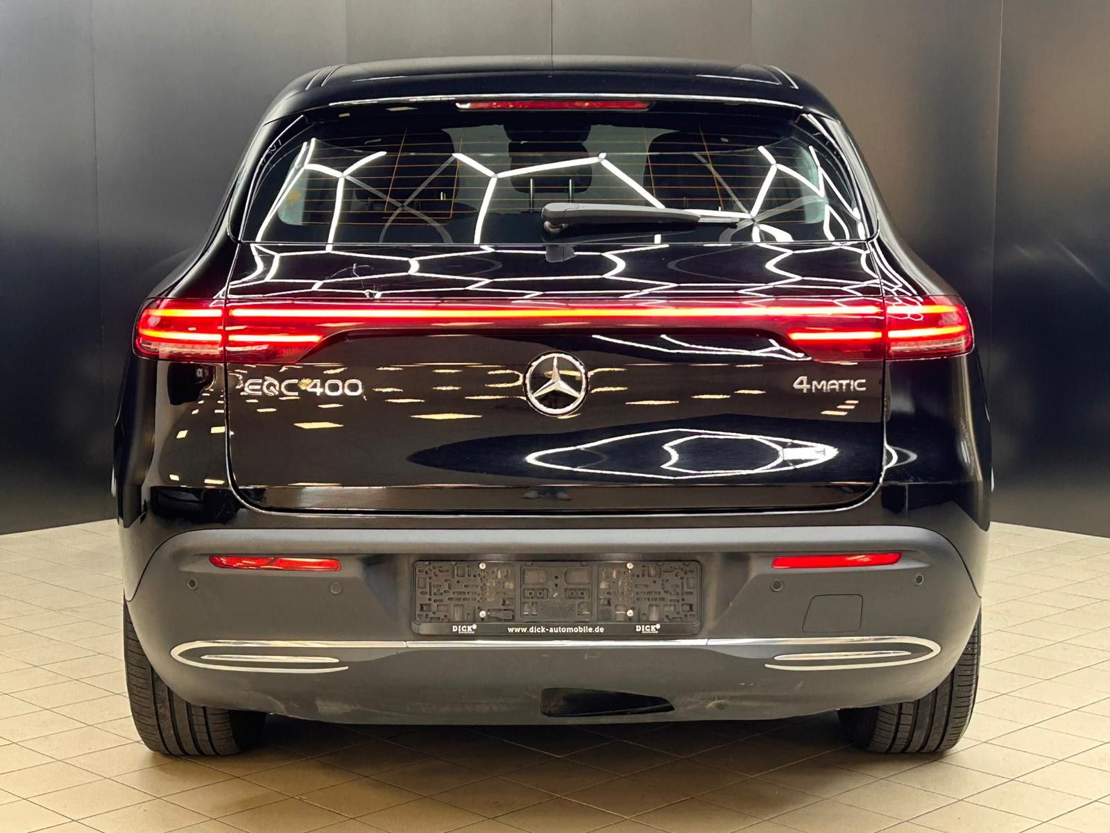 Fahrzeugabbildung Mercedes-Benz EQC 400 4M WIDES+MULTIB+HEAD+ACC+SHZ+AHK+WP+360+
