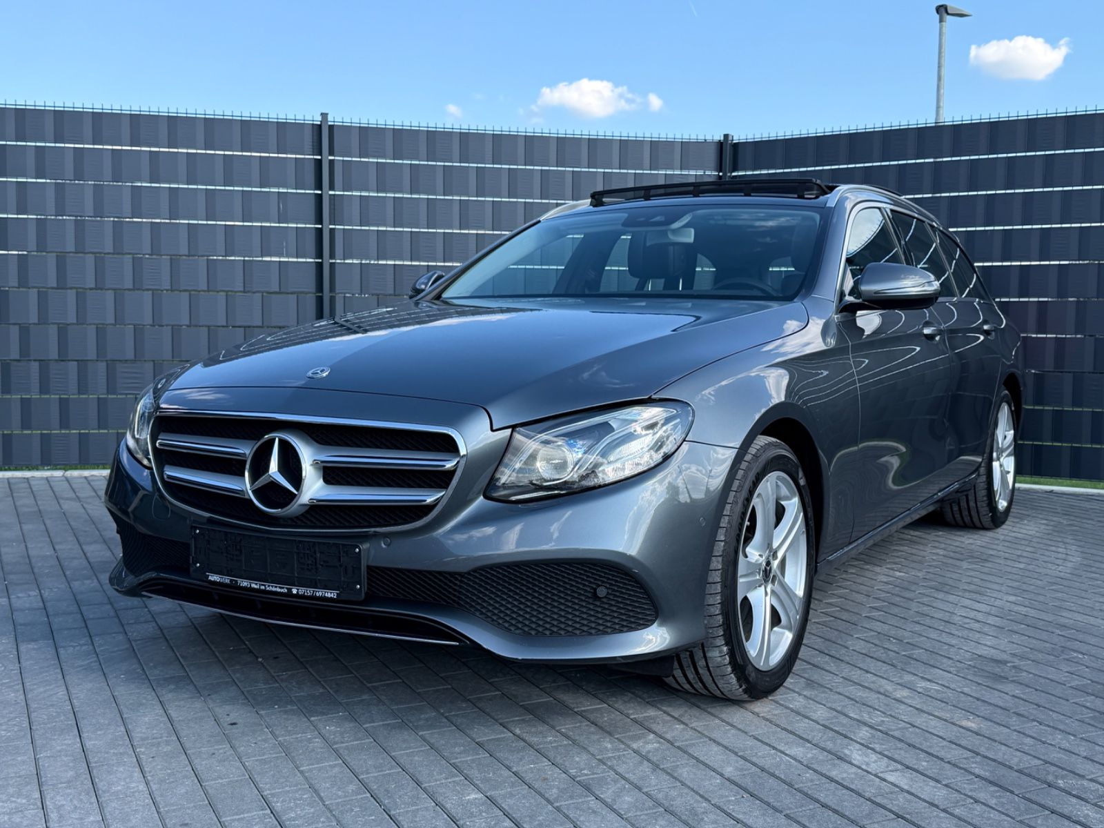 MERCEDES-BENZ E 350d T AVANTGARDE*9G*CAM*LEDER*PANO*BURM*AHK