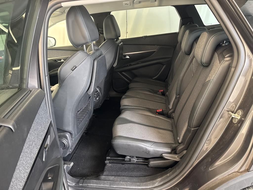 Fahrzeugabbildung Peugeot 5008 Allure 1.2T LED/NAVI/AHK/R´CAM/BLIS