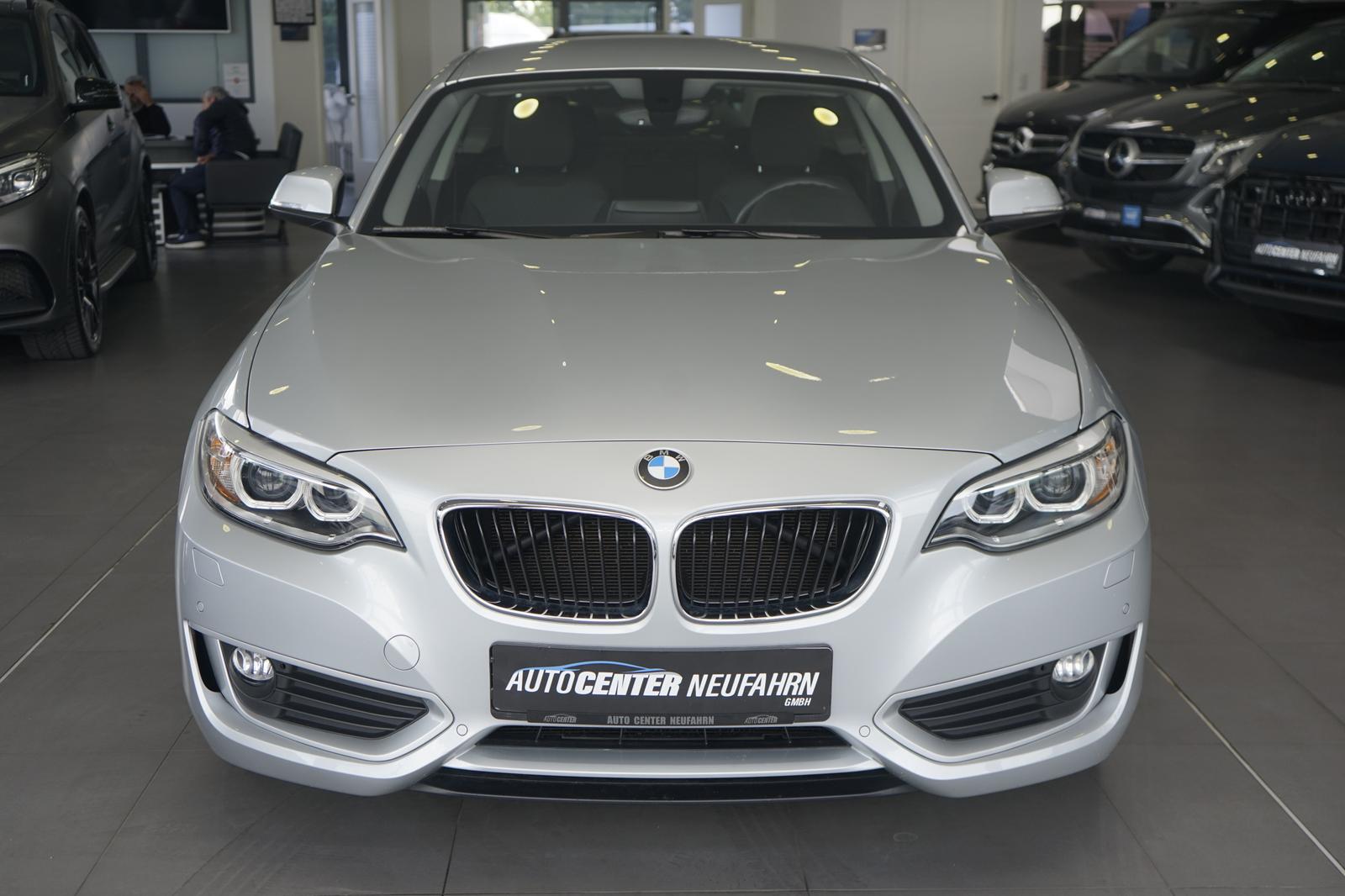 BMW 220i NAVI+KAMERA+MMSITZ+TEMPOMAT+SITZHEIZUNG