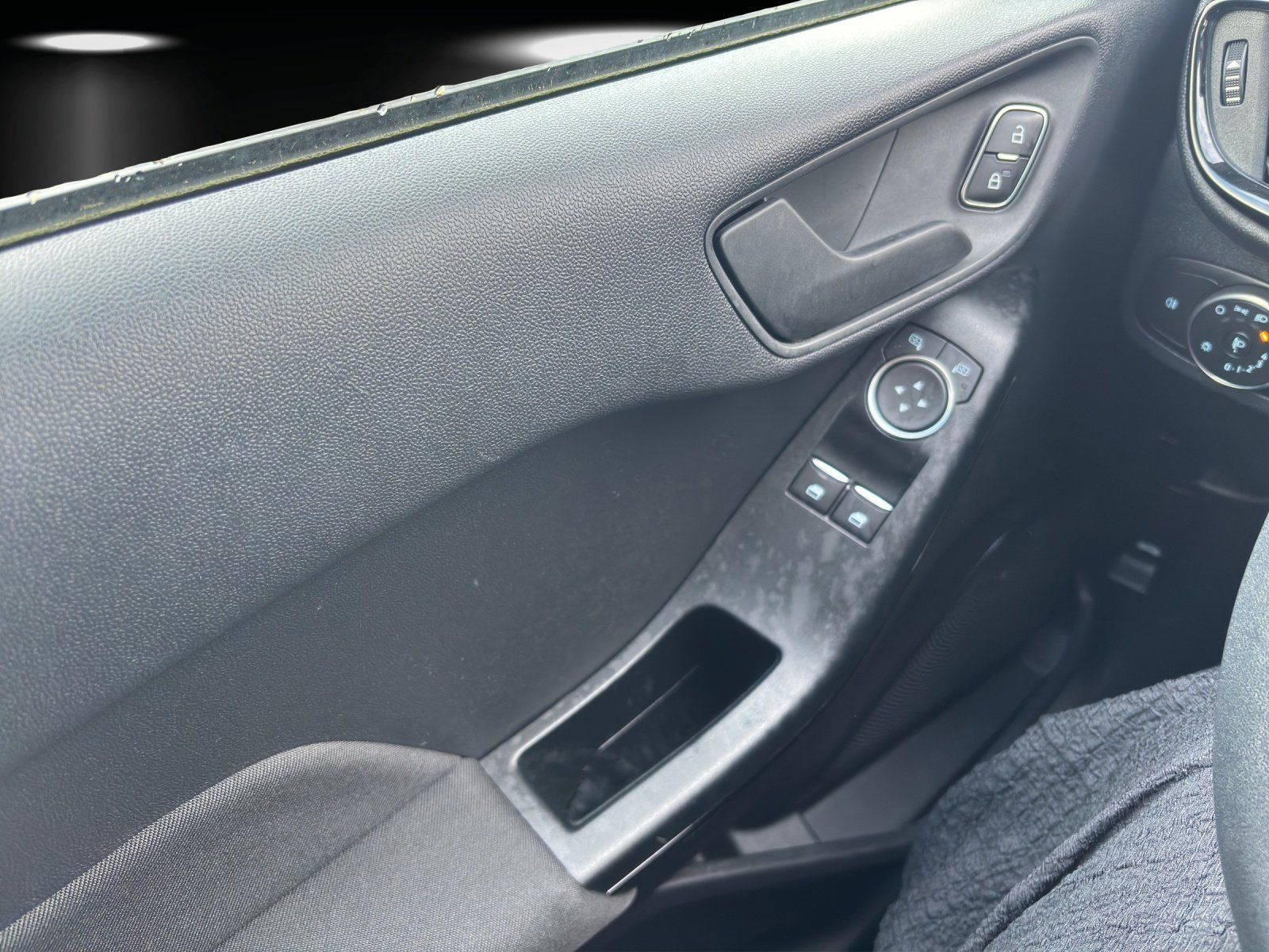 Fahrzeugabbildung Ford Fiesta 1.0 Cool&Connect PDC/GRA/KLIMA/SHZ/LHZ/