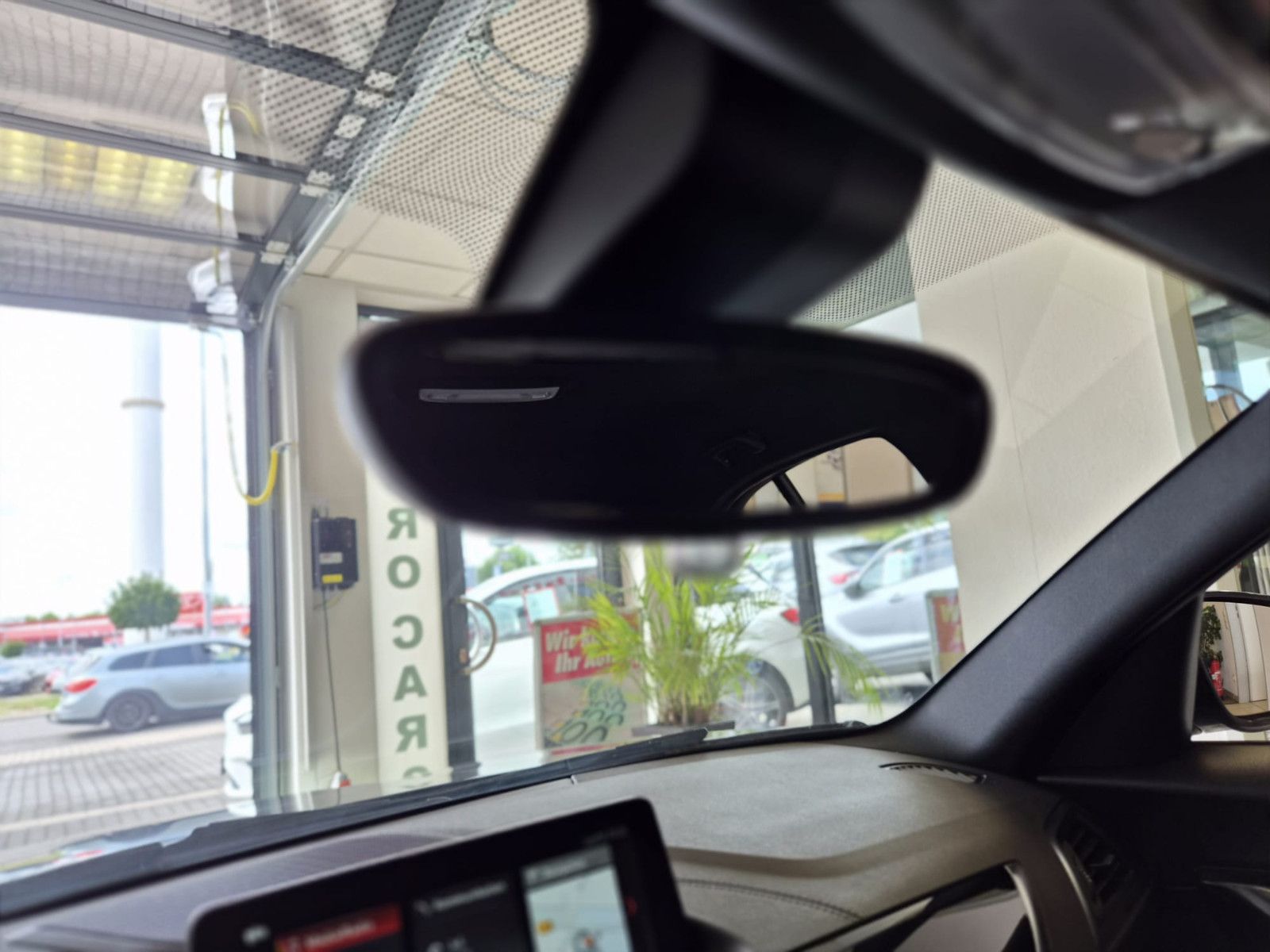 Fahrzeugabbildung BMW 120i Edition Sport Line Shadow/NAVI / AUTOMATIK