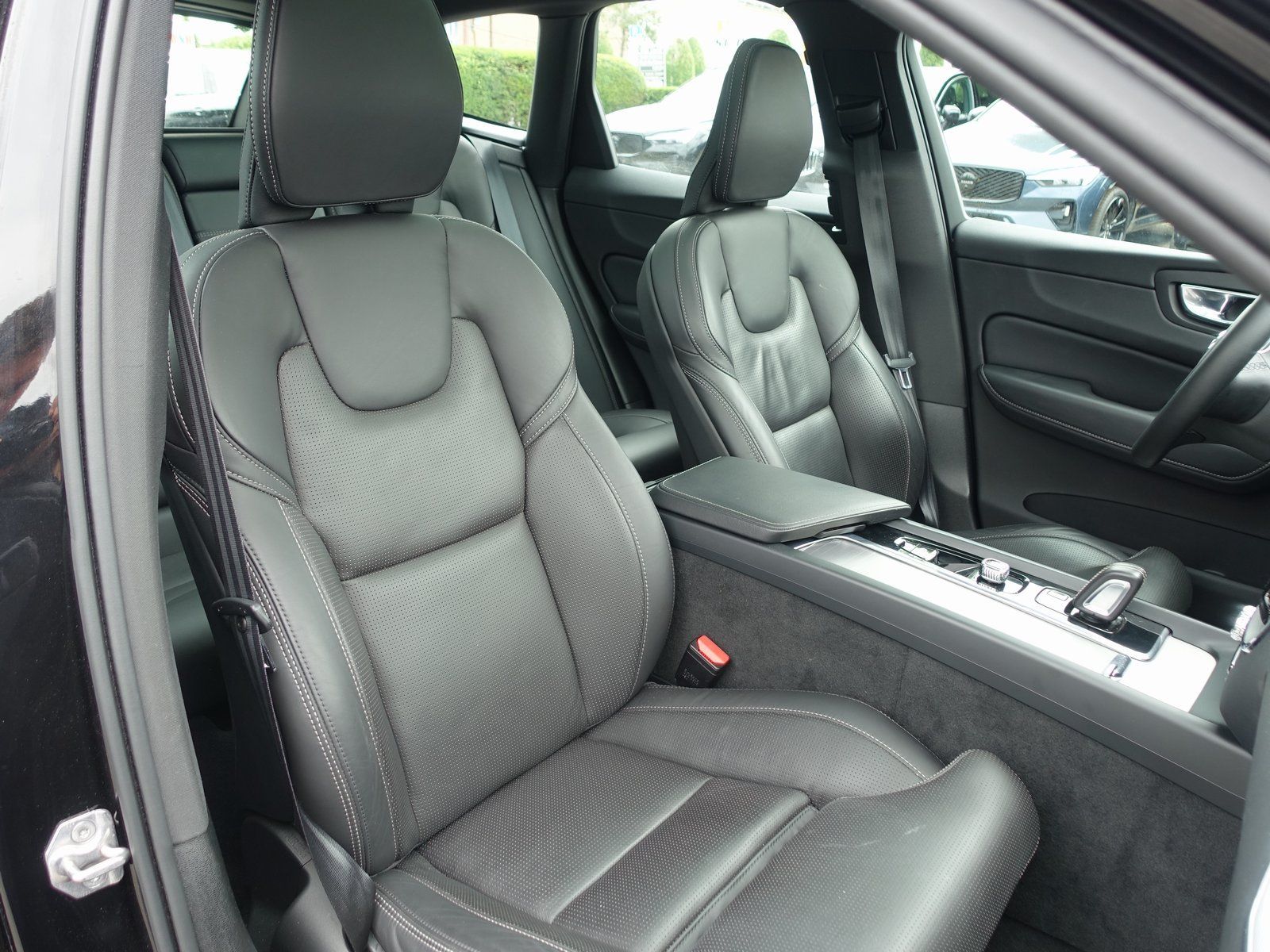 Volvo XC60 B4 Diesel R-Design 2WD Panorama H&K AHK LED foto 9