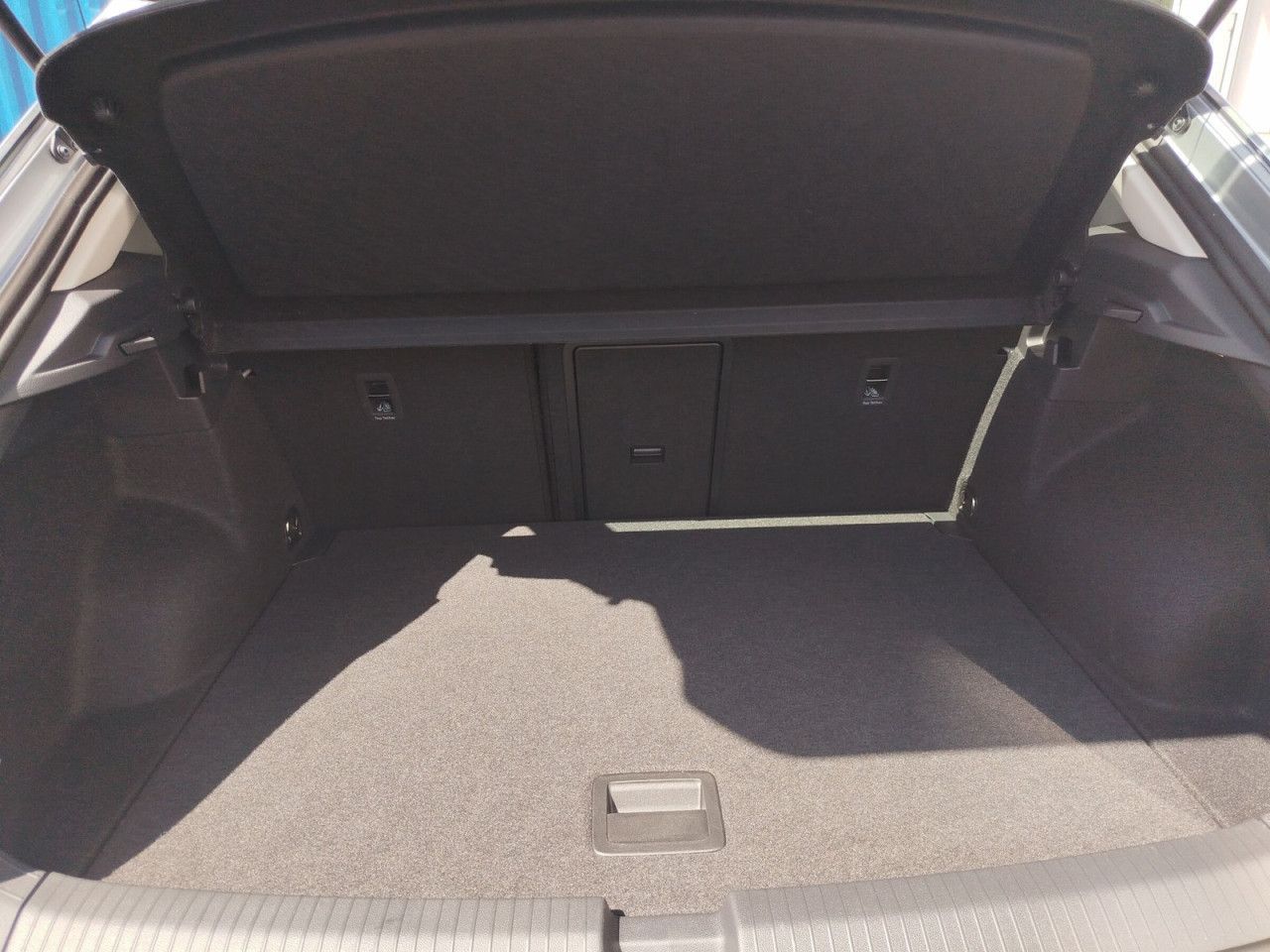 Fahrzeugabbildung Volkswagen T-ROC Life 1.0 l TSI OPF 85 kW (116 PS) 6-Gang
