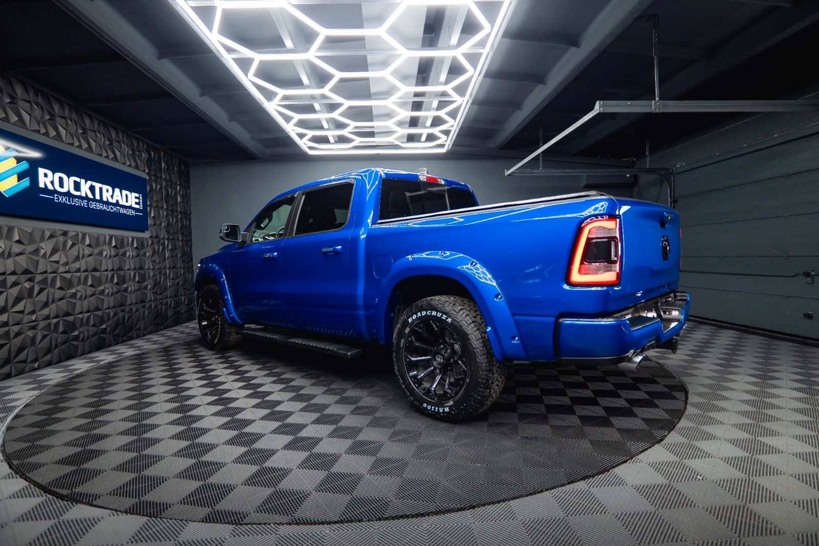 Fahrzeugabbildung Dodge RAM 5.7 V8 HEMI 4x4 OFFROAD Night Limited 19%