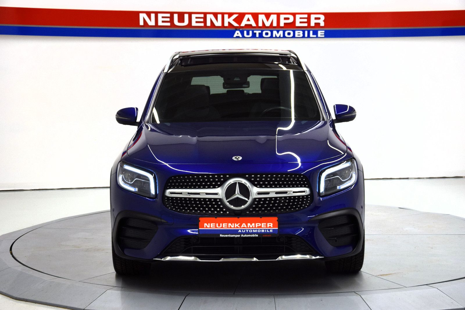 Fahrzeugabbildung Mercedes-Benz GLB 200 d AMG-Line Pano LED Burmester Ambiente